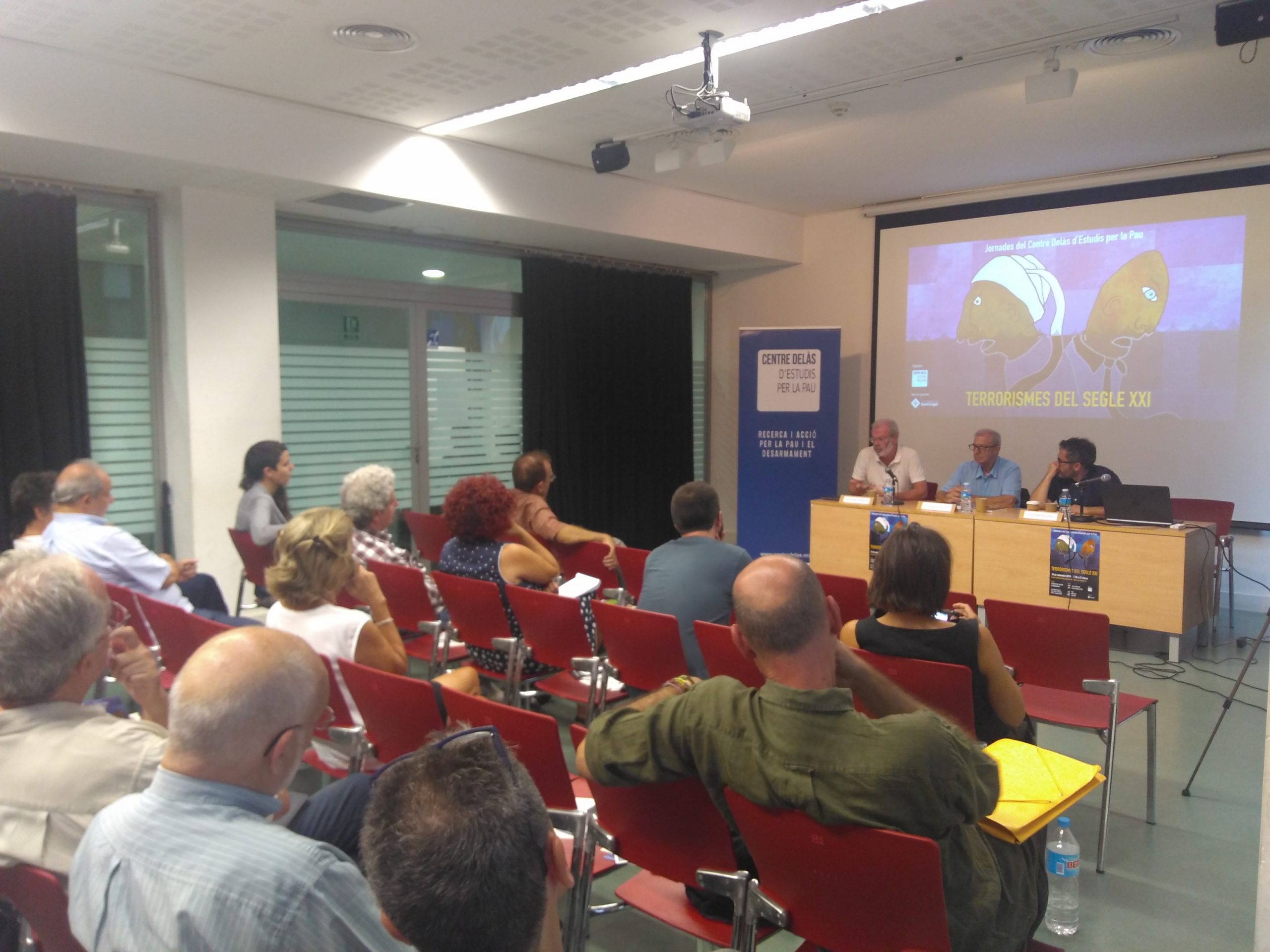 Més de 60 persones reflexionen sobre els “Terrorismes del segle XXI” en les Jornades del Centre Delàs a Sant Cugat del Vallès