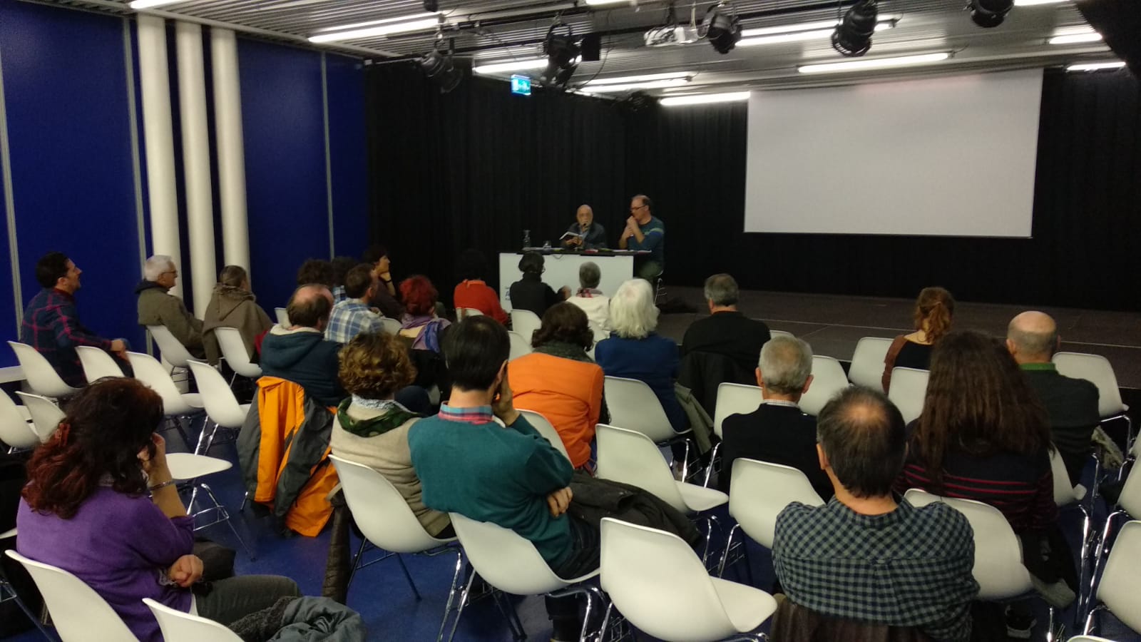 Arcadi Oliveres tanca un cicle d’activitats pel desarmament i la desmilitarització organitzat per Bake-Ekintza Antimilitarista i el Centre Delàs a Donostia