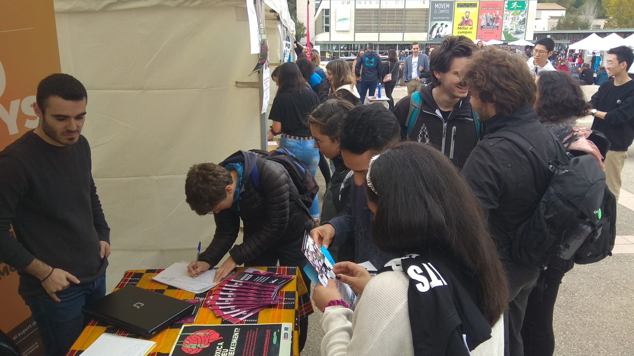 La campanya Banca Armada mobilitza els estudiants universitaris a favor d’un carnet ètic